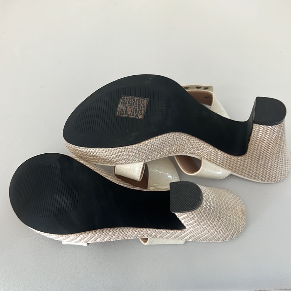 Brand new never been worn ladies shoe - Picture 7 of 7